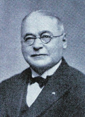 Det var min farfar LUDVIG MAKWARTH 1865 - 1943 der fandt på navnet. Han blev døbt Ludvig Henrich August RASMUSSEN, men ændrede sit efternavn i 1901 til MAKWARTH. Han var musiker, diregent, komponist og kendt for at være den sidste diregent, der diregerede med høj hat og ryggen til musikerne. Han komponerede langt over 100 melodier - heraf mange populære som f.eks. "Sejle op ad åen" og "Min far han var vognmand i Slagelse".