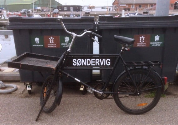 Jeg ved ikke hvem Søndervig er i Hundested. Men feriebyen Søndervig ved Ringkøbing har det til fælles med Hundested at begge byer har en årlig sandskulpturfestival. I 2016 er temaet i Søndervig Afrikas dyr.